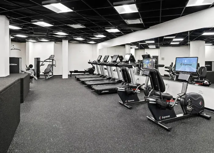 Apartment Gold Coast W Doorman Gym 2 Blocks To L Chi-553 *